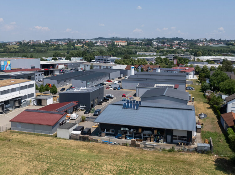 Photovoltaik Anlage auf dem Firmendach von Rieber