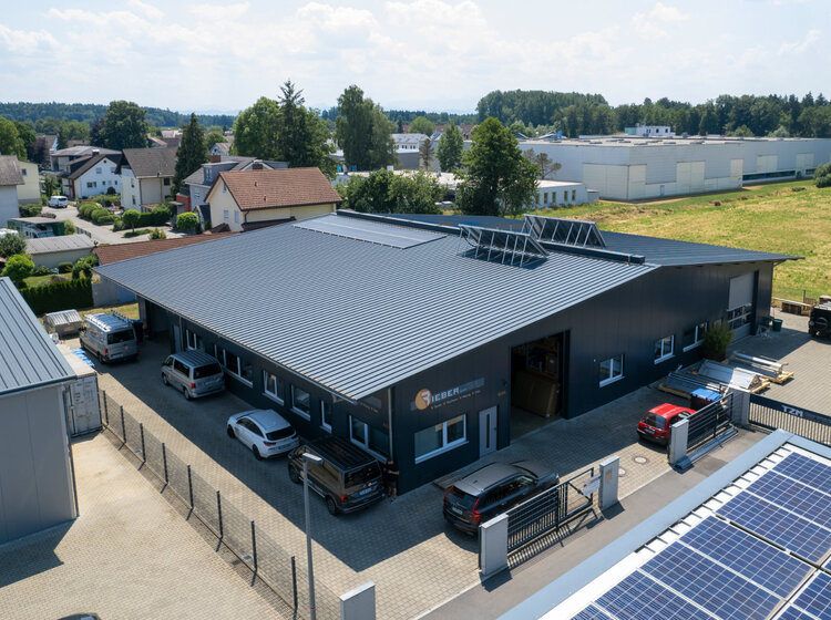 Solaranlage auf dem Dach der Rieber Firmenzentrale